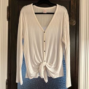 No Boundaries Front Knot Top